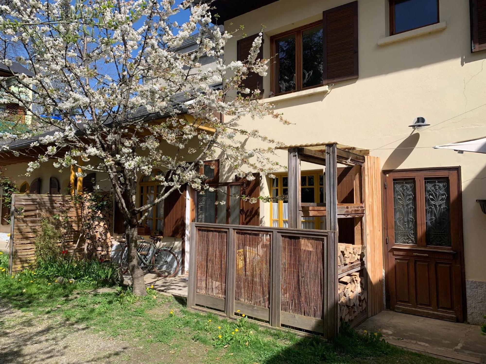 Charmant Appartement Sur Cour, Le Cerisier Bagnères-de-Bigorre Екстериор снимка